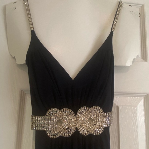 Navy gown with silver straps and embellishment - Picture 2 of 3